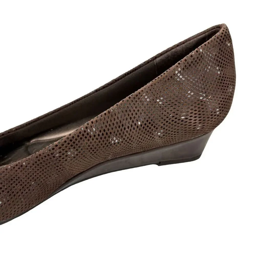 Trotters Chocolate Brown Low Wedge Slip On Genuine Leather Shoes Pumps 9 Narrow